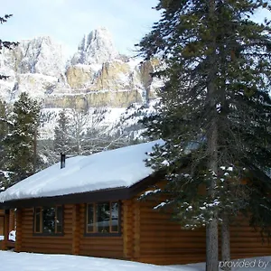 castle-mountain-chalets.banff-hotel.com/